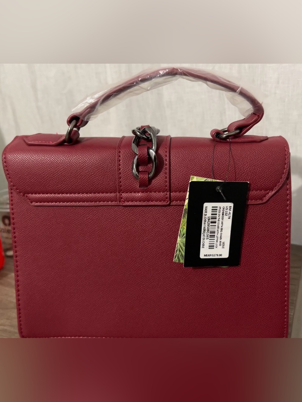 Elegant Red Satchel with Chain-Link Detail - Picture 2 of 3